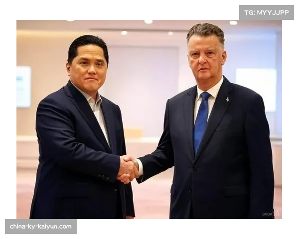 托希尔回应选帅问题：范加尔执教印尼传言不实，选帅需谨慎